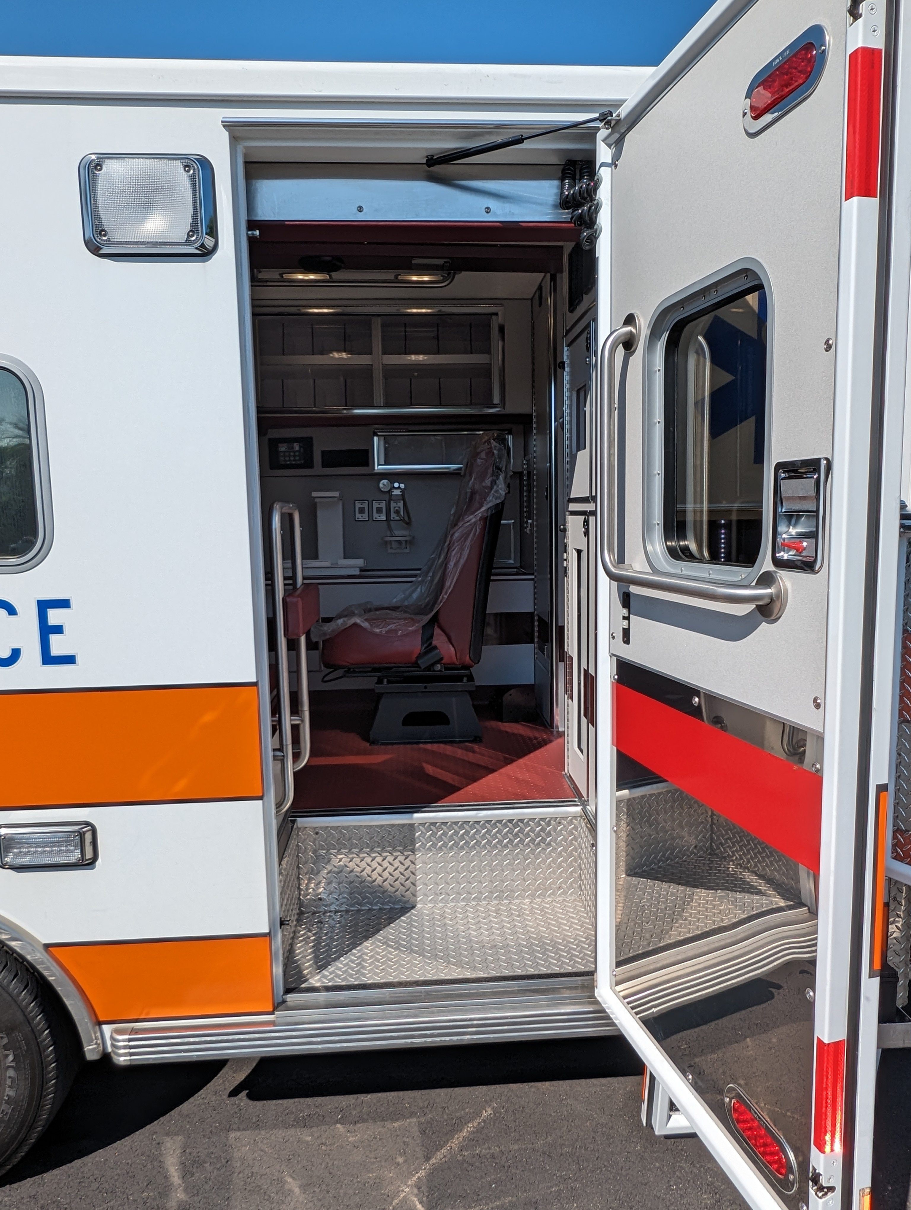 2011 Ford E-450 Type III Ambulance - Life Line